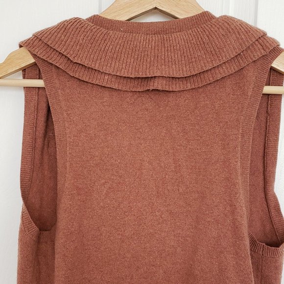 Banana Republic wool sweater vest (size XS) - Picture 4 of 11